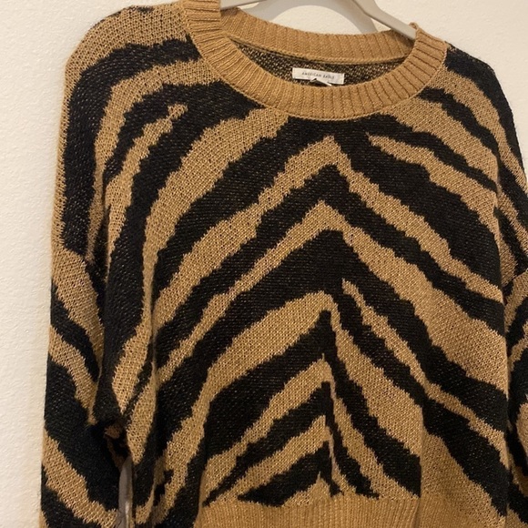 American Eagle Wool Blend Animal Print Cropped Sweater - Picture 2 of 6